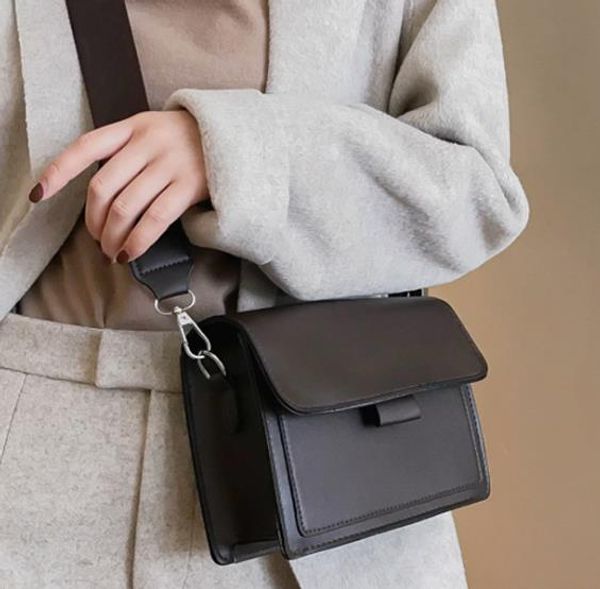 

на новый женский 2020 новая волна ins дикого широкий плечевой ремень маленький квадрат сумка ретро одного плеча