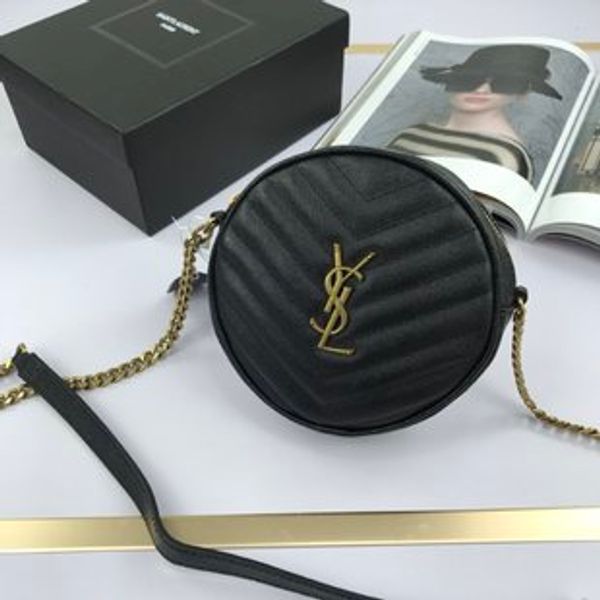 

2020ss round crossbody bag decorated with chevron quilted overstitching and metal initials, featuring a chain and leather shoulder strap