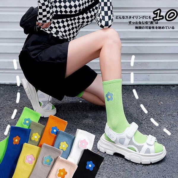 

women socks streetwear flower embroidery cute socks japanese korean harajuku style kawaii crew autumn winter for ladies, Black;white