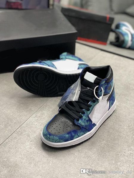

2020 air aauthentic 1 high og retro wmns tie-dye basketball shoes aurora green woman man sports sneakers cd0461-100 with box