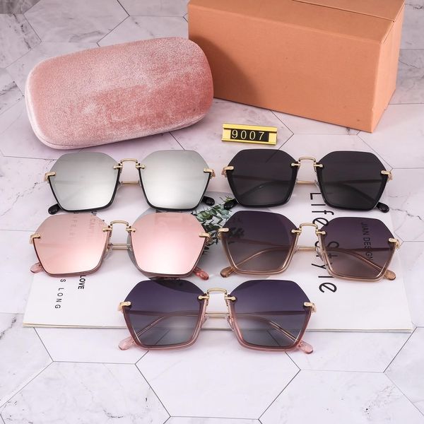 Luxus-Sonnenbrillen – 2019 neue Damen-Mode-Farbfilm-Polarisationssonnenbrille mit verdickter Polarisationslinse, Modell 9007