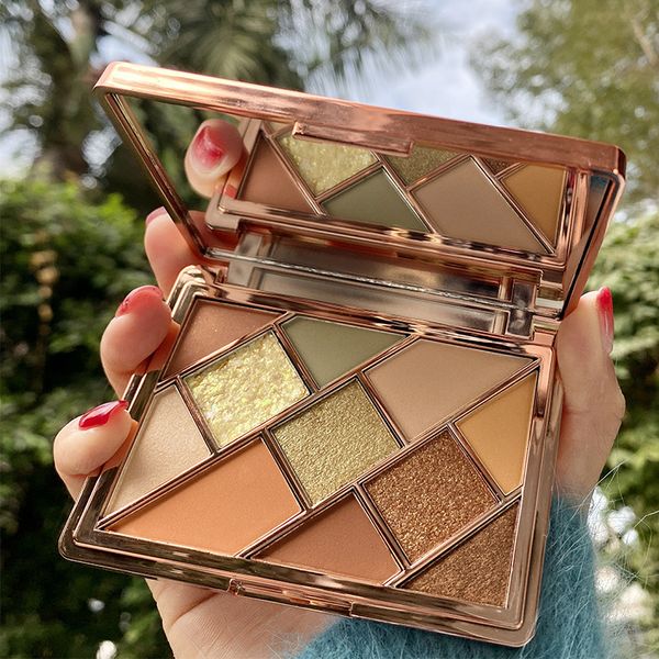 

макияж красочной тени для глаз машины трехмерного цвета легко