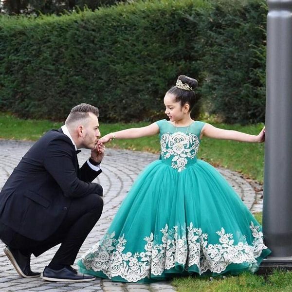 

цветочные девочки платья для венчания jewel шеи кружева аппликации многоуровневое малышей первое причастие платье sheer шеи дети birthday go, Red;yellow