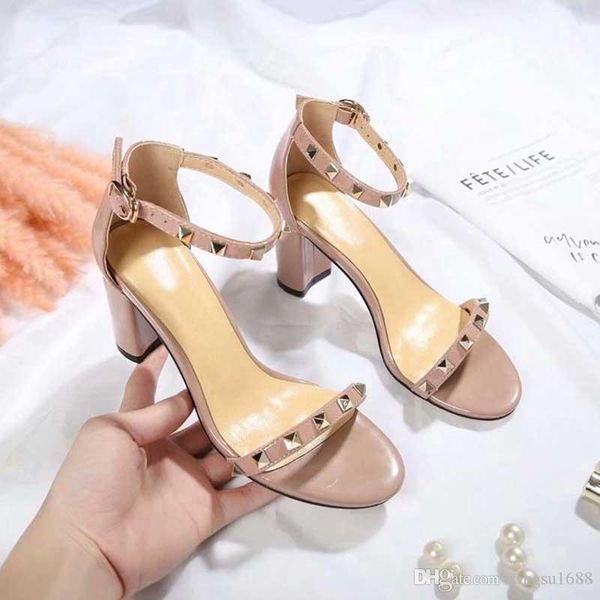 

2019 new luxury fashion designer shoes coarse heel leather high heel ladies luxury shallow rivets sandals dress shoes, Black