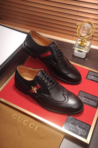 

18ss designers men formal shoes pointed toe business wedding patent leather oxford shoes for men dress shoes plus size, Black