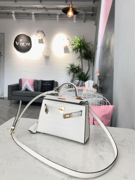 

luxurious2019 crocodile bibasic wen kaili cowhide white bag ma'am genuine leather diagonal single shoulder trend woman package