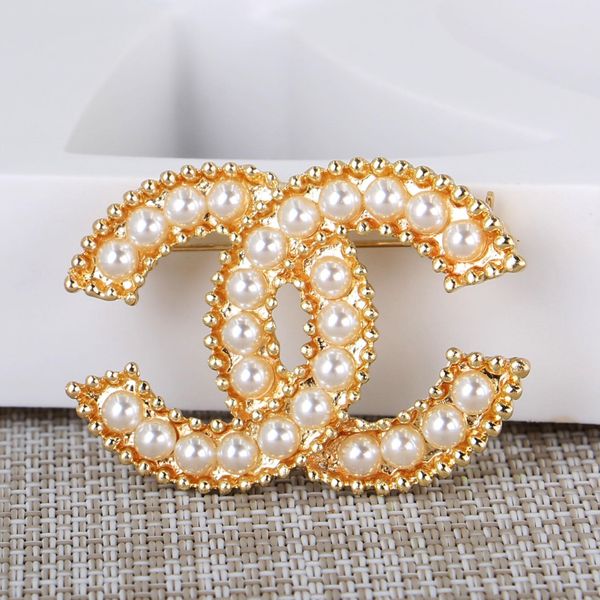 

2020 new trend designer brooch pearl bag hanging decoration coat accessories luxury crystal brooch universal ing