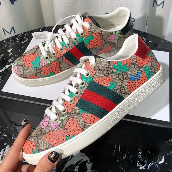 

womens ace strawberry sneaker new mens classic flats fashion luxury designer shoes couple embroidered print lace up ace sneakers with box