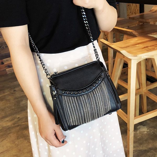 

fringe shoulder bag female 2019 new tide wild rivet shoulder bag retro chain fashion messenger