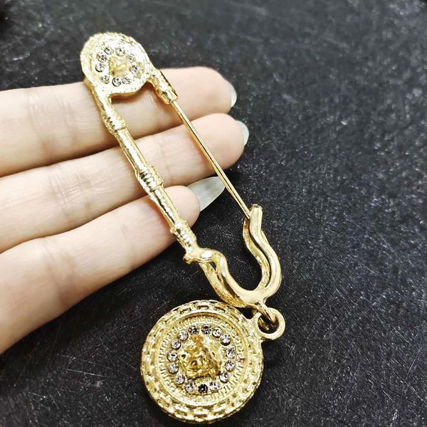 

men women brooches fashion europe and america brooches pin clothes buckle personality diamond pin brooch, Gray