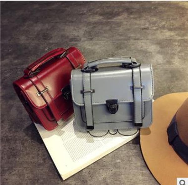 

2020 New Messenger Retro Female Bag Wild Tide Shoulder Bags Arrow Plug Lock Type Small Square Bag Best Selling