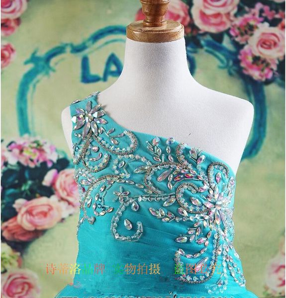 

гоѬа ѬапѬодажа ве вид веов Ѭокона абѬика пѬма пѬодажа балное пла, White;red