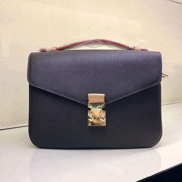 

2019 wholesale real leather ladies flip cover messenger bag fashion lock shoulder bag handbag old flower bag mobile wallet