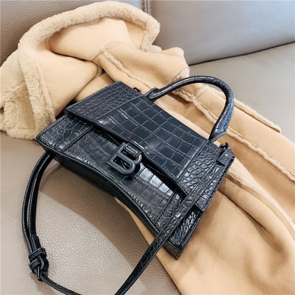 

20ss luxurious design blcg hourglass lisa drawstring tote bag hobo satche fashion shoulder ladies women purse street outdoor handbag bags