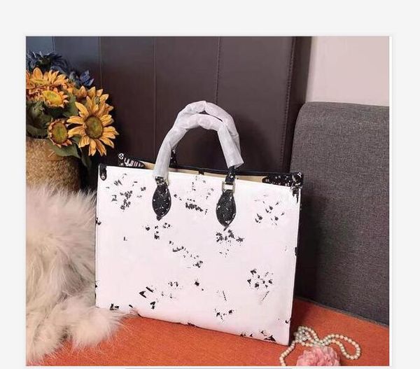 

female of fund of small round packages in hand bill lading genuine leather handbag shoulder bucket bags woman luxury women handbags lo202345
