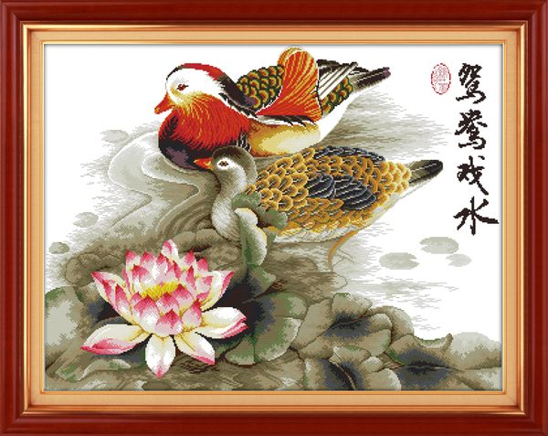 Ducks do mandarino que jogam na decoração da água Pinturas, artesanais Cruz Cruz ferramentas Ferramentas Bordado Bordado Conjuntos Contados Impressão em Canvas DMC 14CT / 11CT