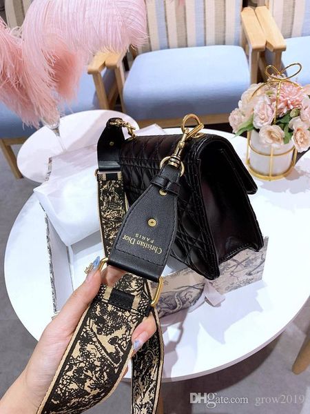 

2020 fashion women handbags ladies design solid color alphabet embroidery bracelet wallet leather chain bag crossbody bags a502