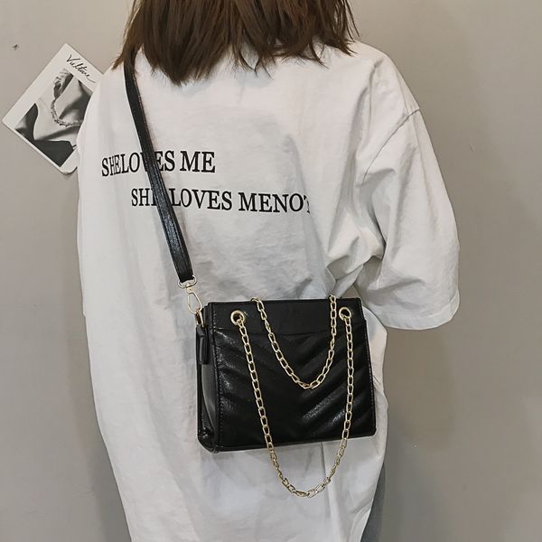 

цепная сумка новый 2020 гонконгский стиль ретро маленькая квадратная сумка вышитая нитью плечо посыльного женщины