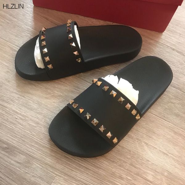 

2020 summer new beach shoes fashion rivet slippers, men's high-quality non-slip pvc slippers, Black