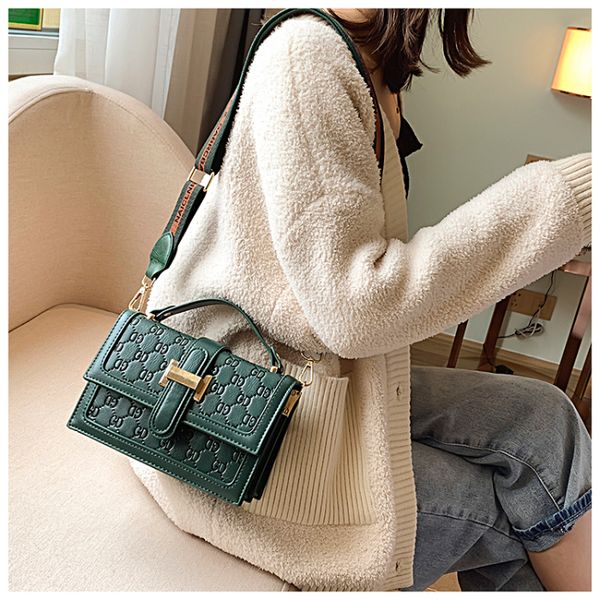 

2019 autumn and winter new pattern fashion letter embossing small square package joker broadband single shoulder