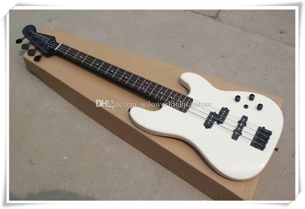 4 stringhe Pure White White Body Electric Bass Guitar con hardware nero, piastra per collo del teschio