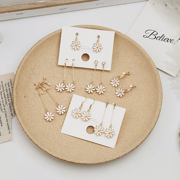 

suplush white daisy earrings metal flowers stud earrings for women party jewelry female charming jewelry brincos, Golden;silver