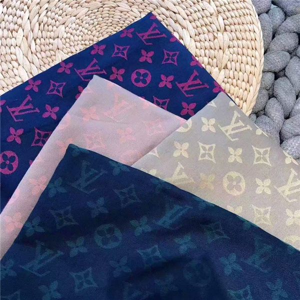 

the new brand silk scarves designed by the high-quality royal ring designers for women in 2018 are the fashionable style of women's, Blue;gray