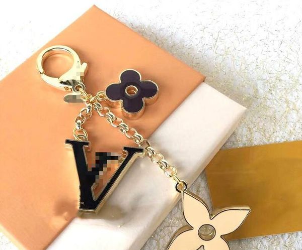 

2020 new designer keychain exquisite letter chapstick holder keychains multi pendant bag fashion key chain keychain accessories, Silver