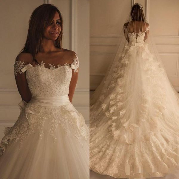 

2020 урожай кристалл свадебные платья ленты орденской ruched кружева аппликация совок шеи короткими рукавами свадебные платья платье-де-novi, White