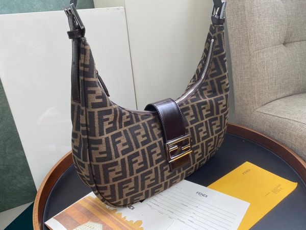 

new lady's handbag 7a high-end custom quality large capacity handbag fashion trend leisure style gold metal accessories with long shoul
