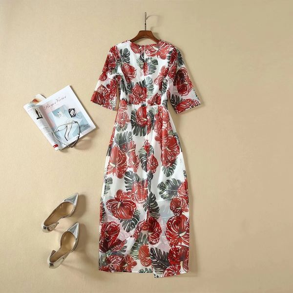 

paris catwalk with the 2021 early spring leaves print slim slits in the sleeves organza dress, Black