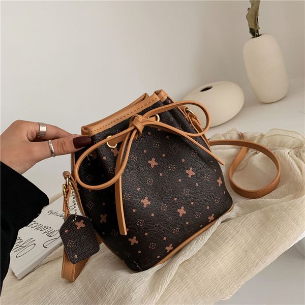 

малый mini bucket женщины посланника сумки с длинным ремешком дизайнер crossbody сумки наплечные сумки женская мода корейский 2019
