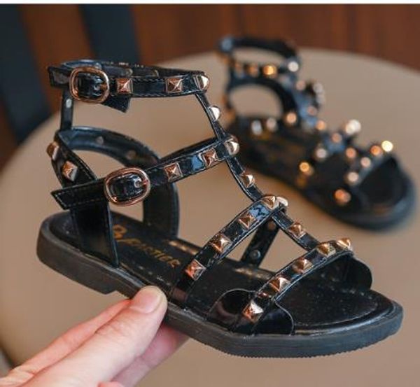 

2019 летняя детская обувь новые девушки повседневная заклепки римская обувь девушки корейская мода сандалии женский ребенок прилив обувь, Black;red