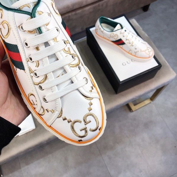 

dhl platform, casual retro basketball shoes, designer triple luxury men's shoes, sports red sandals, golden comfortable and breathable3, Black