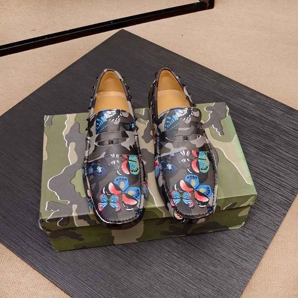 

2020 men's casual flat shoes driver's shoes fashion leather printing retro business doug shoes, Black;red