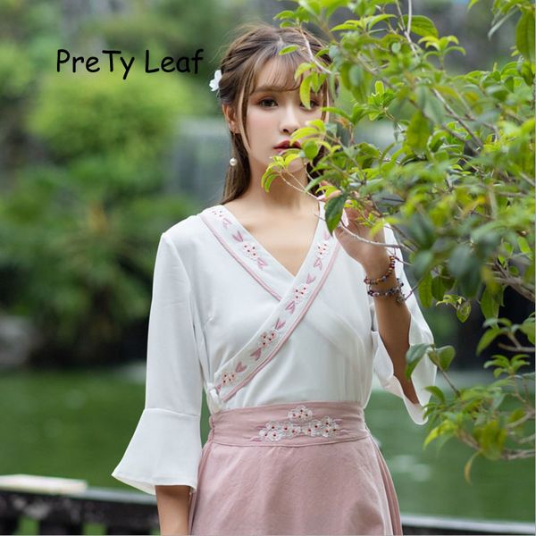 

2019 spring section with embroidered trumpet sleeve shirt, White
