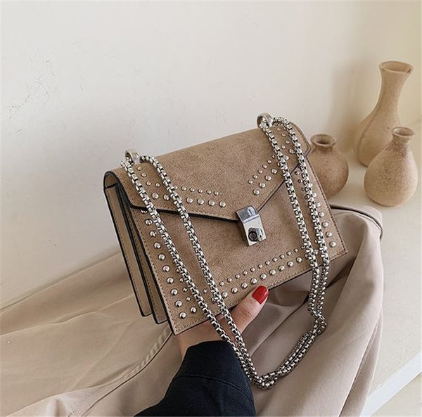 

дизайнер сумки на ремне scrub кожи малого плеча сумка для женщин цепи rivet замка crossbody сумка женского путешествия мини-сумки 6