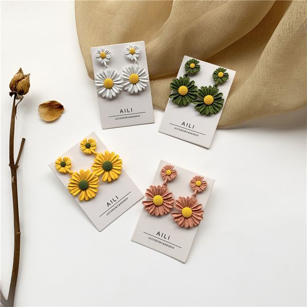 

fashion little pure and fresh and exaggerated color earrings little daisy earrings temperament contracted girl jewelry, Golden;silver