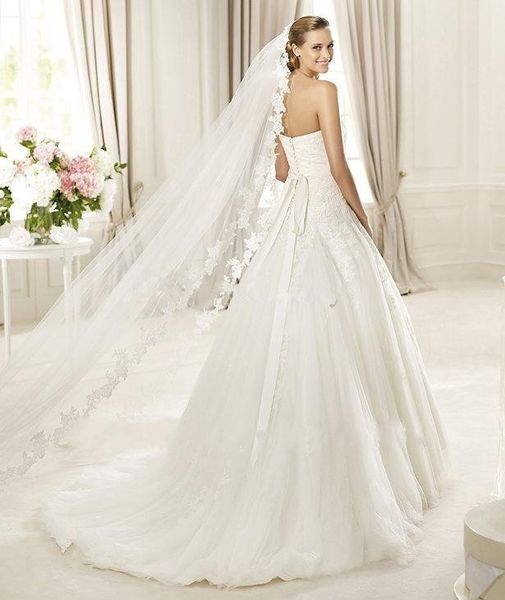 

new amazing selling one-layer applique edge cathedral length bridal veil meaningful white ivory wedding veil with an alloy comb, Black