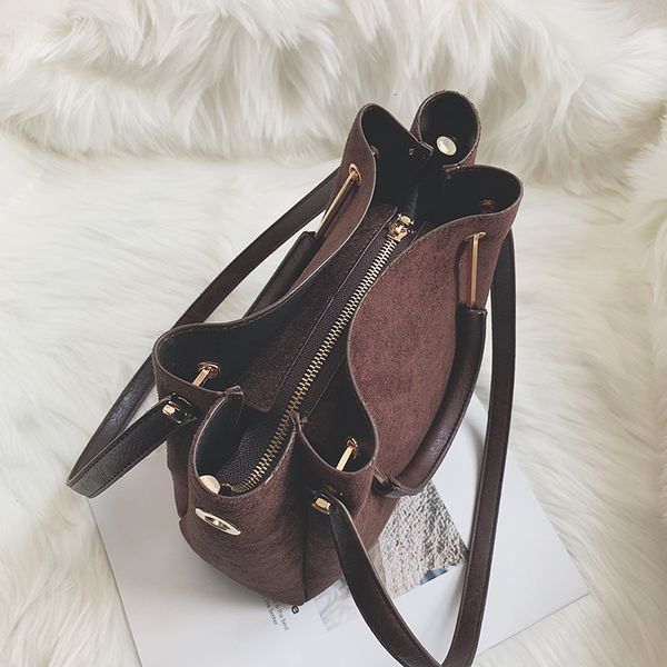 

урожай lederen vrouwen tassen luxe замша faux crossbody tassen дам handtassen en portemonnees vrouwelijke effen kleur schoude