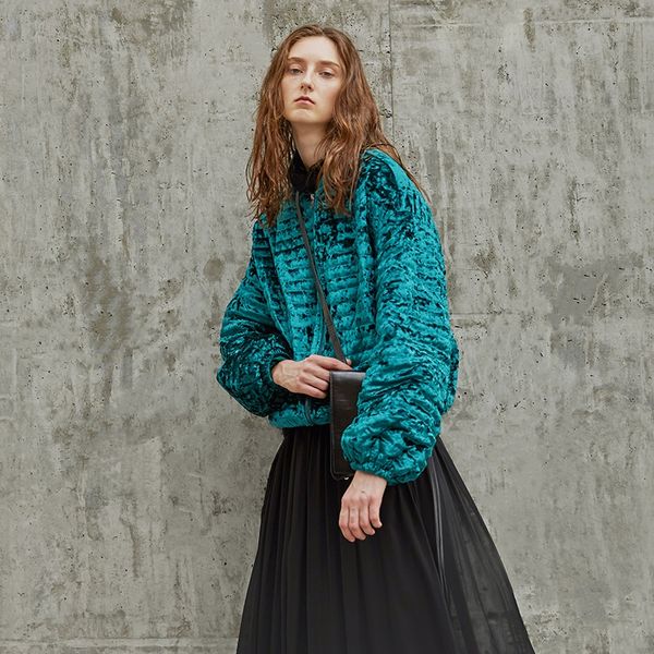 

2018 winter new collection original design oversized velour white duck down jacket women, Black