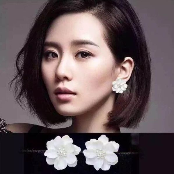 

new exaggerated earrings korean style temperament small fresh white flower pearl earrings fashion classic exquisite elegance, Silver
