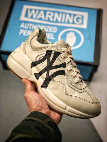 

Rhyton vintage trainer neaker men de igner hoe with trawberry wave mouth tiger web print vintage trainer women de igner hoe