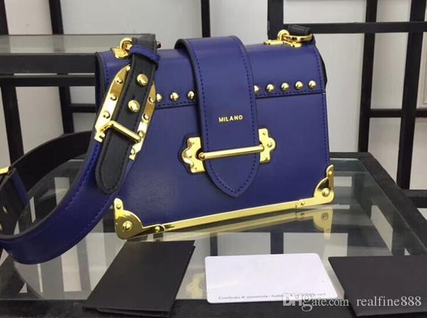 

1BD045 20 см Cahier Шипованные Saffiano Телячья Кожа Сумки На Ремне, 2 Внутренних Кармана, кож