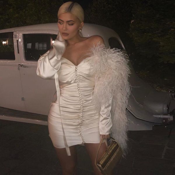 

kyliejenner ruched v neck silk elegant bodycon dress women long sleeve slash neck fock fur robe party night white dress vestidos, Black;gray