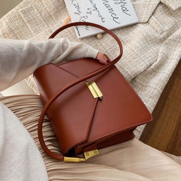 

uxury brand female square bag 2019 fashion new pu leather women's designer handbag lock shoulder messenger bag