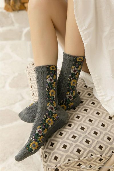 

2019 fashion women winter summer designer socks sock sneakers christmas socks cotton blend scattered small flowersand design, Black;white
