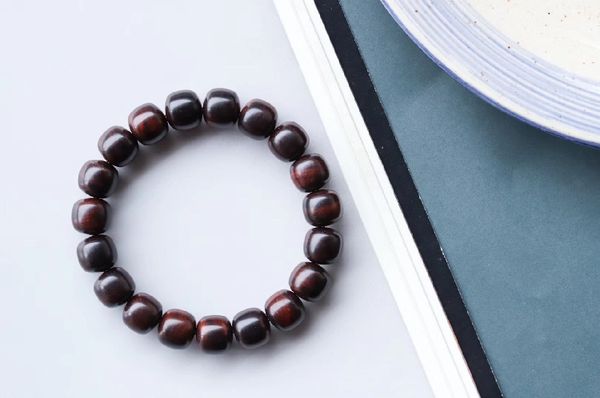 

Old zhuhai outh yellow flower pear bracelet for men and women buddha pearl grimace texture mahogany ea yellow purple avocado bracelet