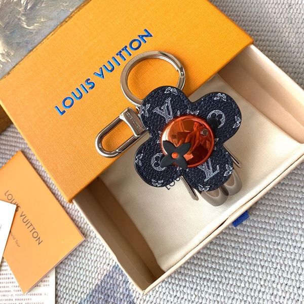 

louis vuitton keychain новейший топ qualtiy роскошный брелок брелок брелок держатель бренд брелки счастливый подарок мужчины женщины сувенир, Silver