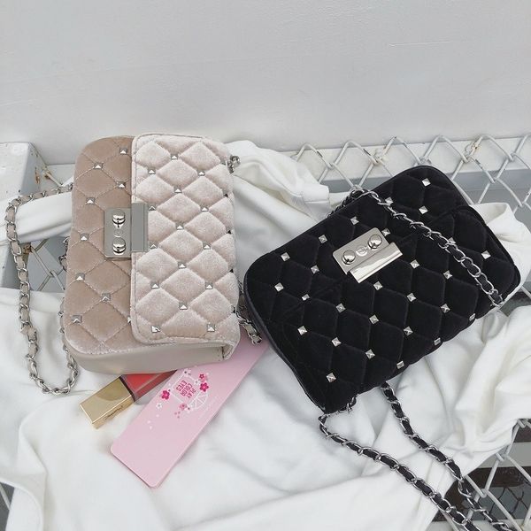 

на новой маленькой сумке бархатная бриллиантовая заклепка цепочка сумка шикарная студентка плечо женское